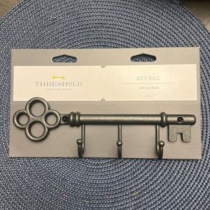 Threshold Key Holder